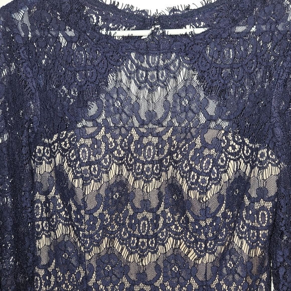 Betsy & Adam open back lace dress with 3/4 sleeves. Fit and flare. Size 8 Medium - Picture 4 of 12